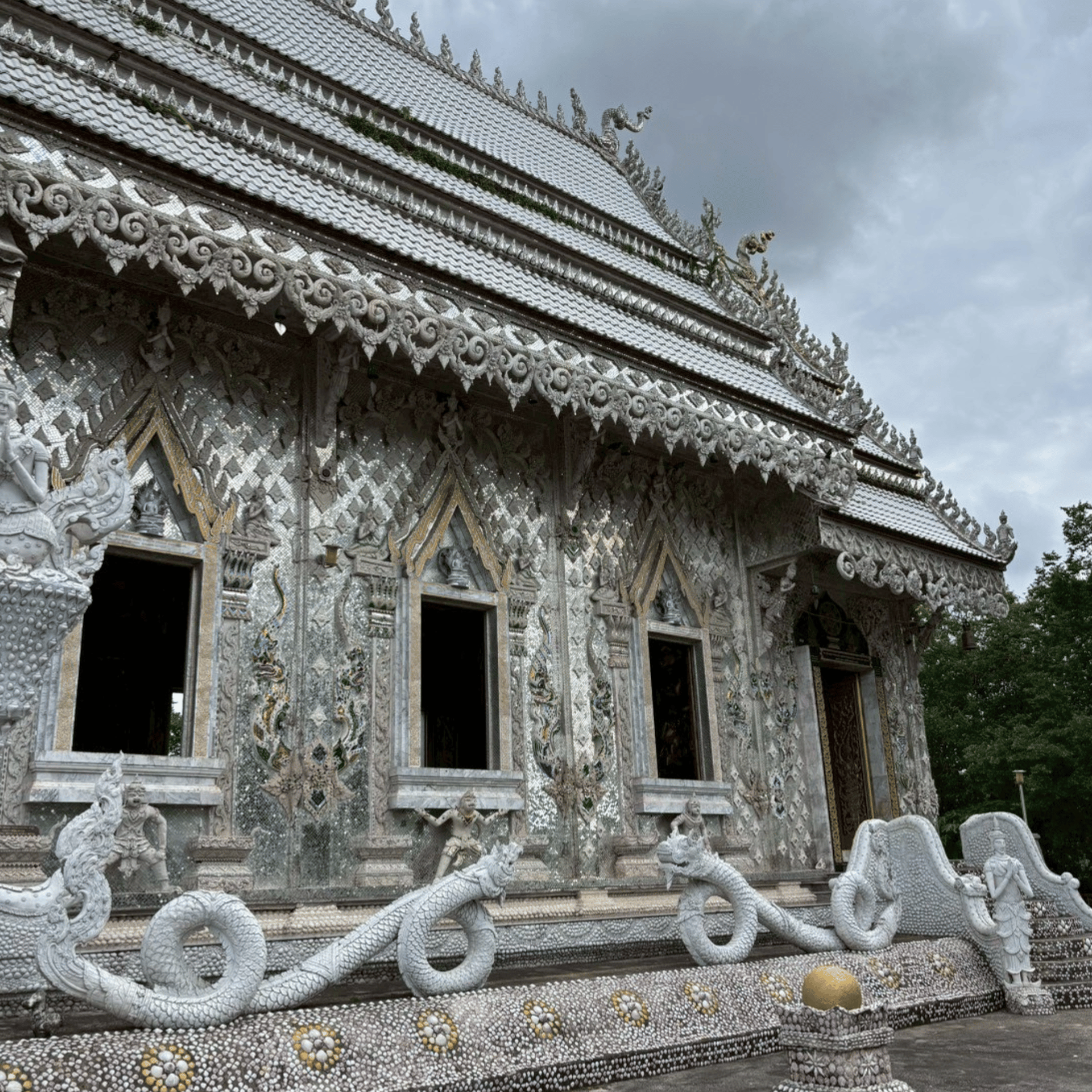 บรรยากาศภายในสำนักสงฆ์พุน้ำร้อน